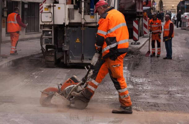 Odzież ochronna dla pracowników. Kiedy pracodawca musi ją zapewnić?