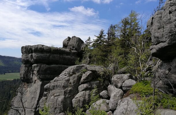 Jakie miejsca warto zobaczyć w Górach Stołowych?