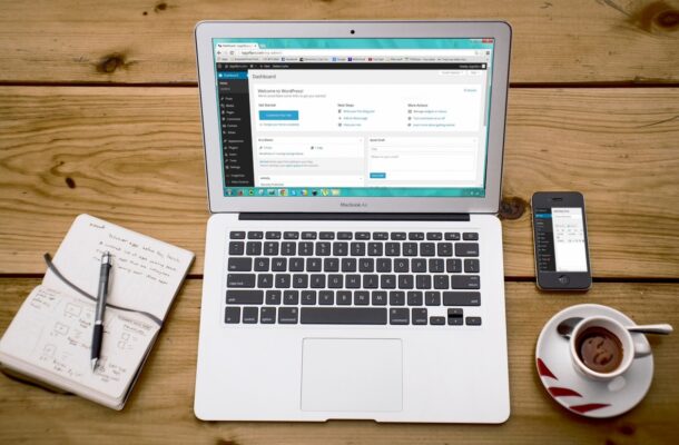 Jak prowadzić firmowy blog, by budować wizerunek eksperta w swojej dziedzinie?